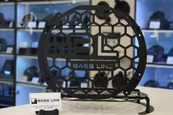 Купить Сетка под сабвуфер 3D 30см(12") (металл сота) с логотипом BASS LINE - купить, 1 500 руб.