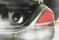 Mercedes w205.  Установка сабвуфера