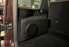 Модернизация аудиосистемы в Mercedes G500: многожанровая аудиосистема, яркая и с басом!