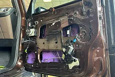 Модернизация аудиосистемы в Mercedes G500: многожанровая аудиосистема, яркая и с басом!